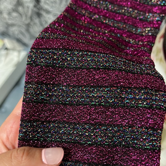Metallic/ glitter Top ✨ - Picture 3 of 11